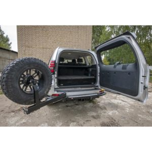 Бампер задний Toyota Land Cruiser Prado 150 c квадратом под фаркоп, калиткой, подсветкой номера