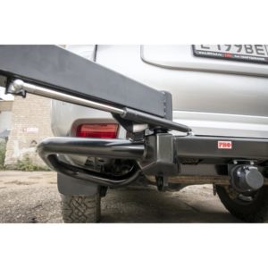 Бампер задний Toyota Land Cruiser Prado 150 c квадратом под фаркоп, калиткой, подсветкой номера