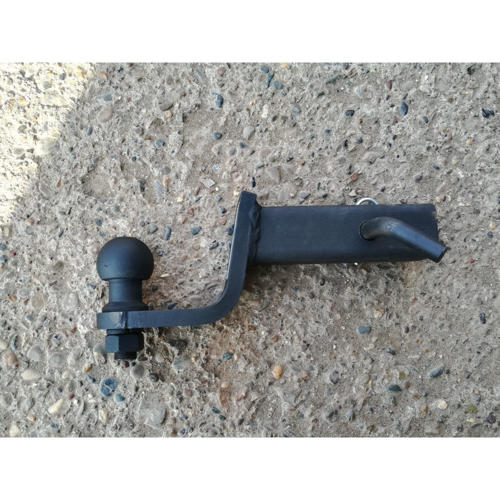 Переходник фаркопа в квадрат 50x50 с занижением 90 мм (шар черный 50 мм)